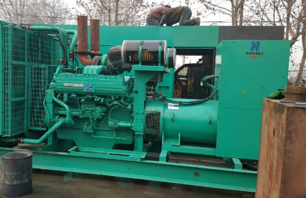 怒江发电机组如何判断水冷式机油散热器内部是否需要清洗？